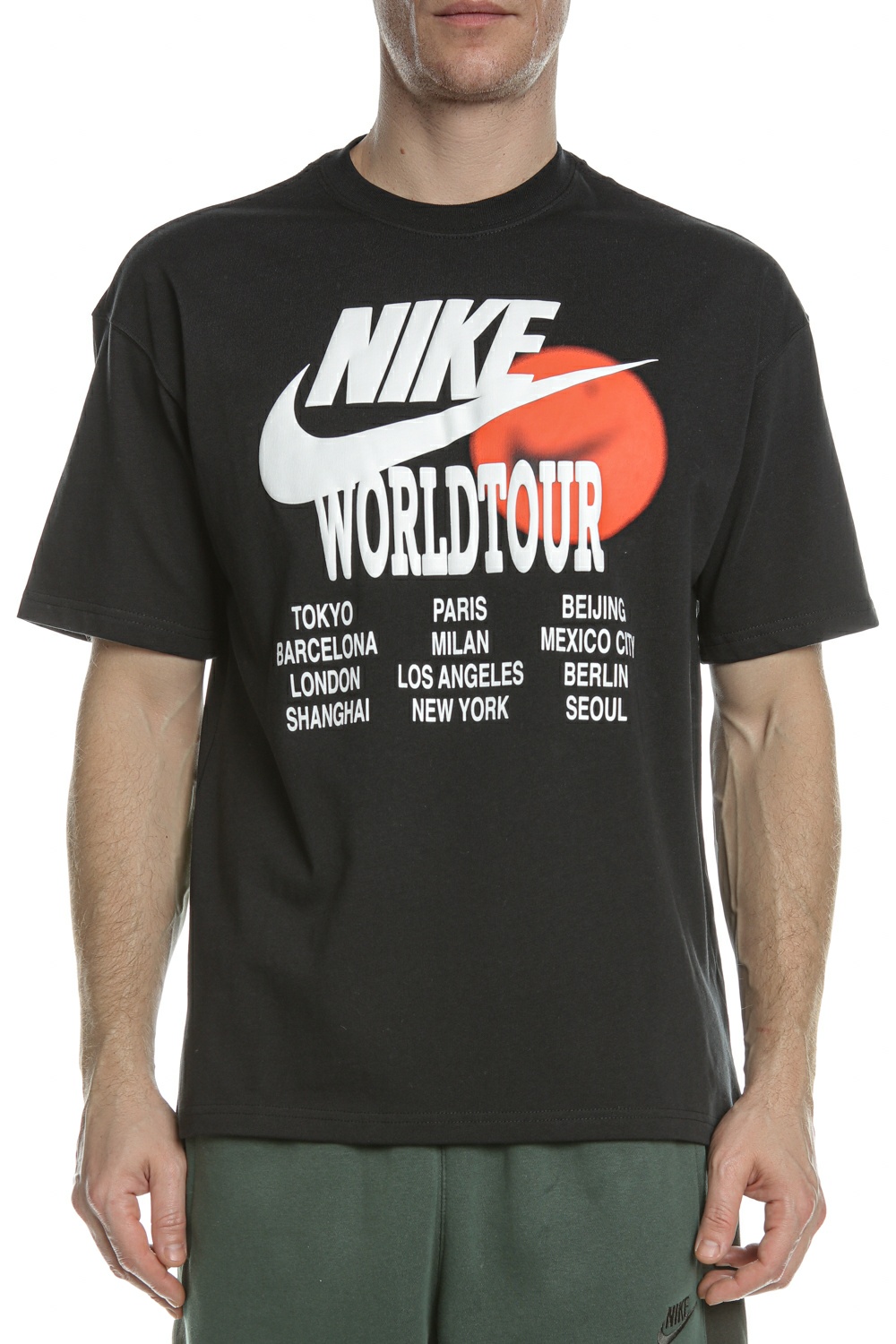 Ανδρικά/Ρούχα/Αθλητικά/T-shirt NIKE - Ανδρικό t-shirt NIKE NSW TEE WORLD TOUR μαύρο