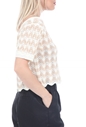 KENDALL + KYLIE-Γυναικεία πλεκτή cropped μπλούζα KENDALL + KYLIE  SCALLOP STRIPE εκρού μπεζ